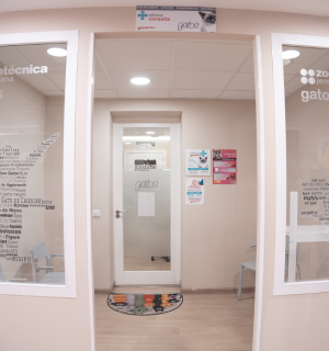 Hospitalizacion con seguimiento clinico